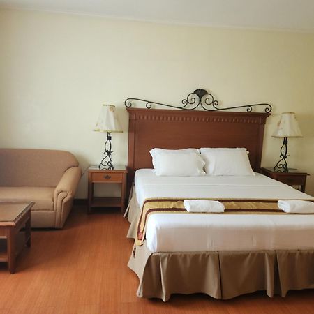 Villa Tomasa Alona Kew White Beach Resort ปางเลา ภายนอก รูปภาพ