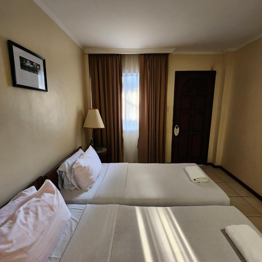 Villa Tomasa Alona Kew White Beach Resort ปางเลา ภายนอก รูปภาพ