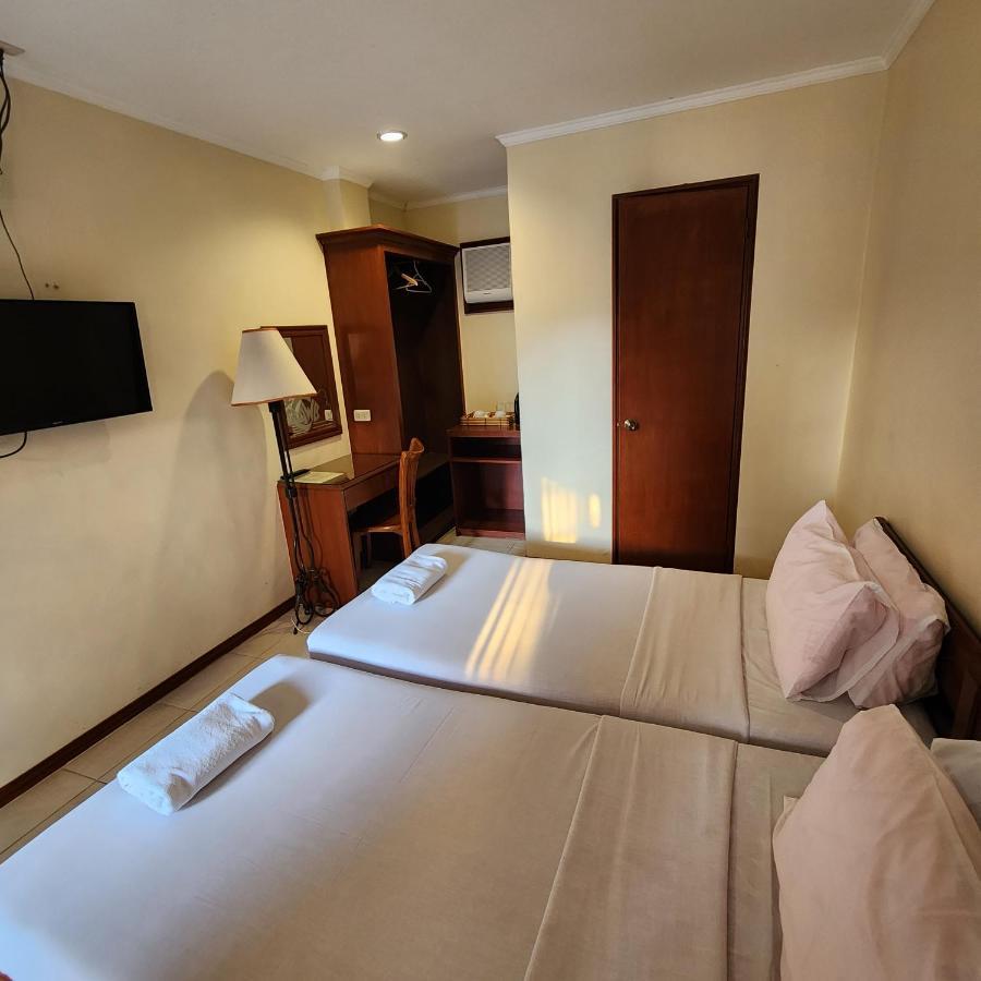 Villa Tomasa Alona Kew White Beach Resort ปางเลา ภายนอก รูปภาพ