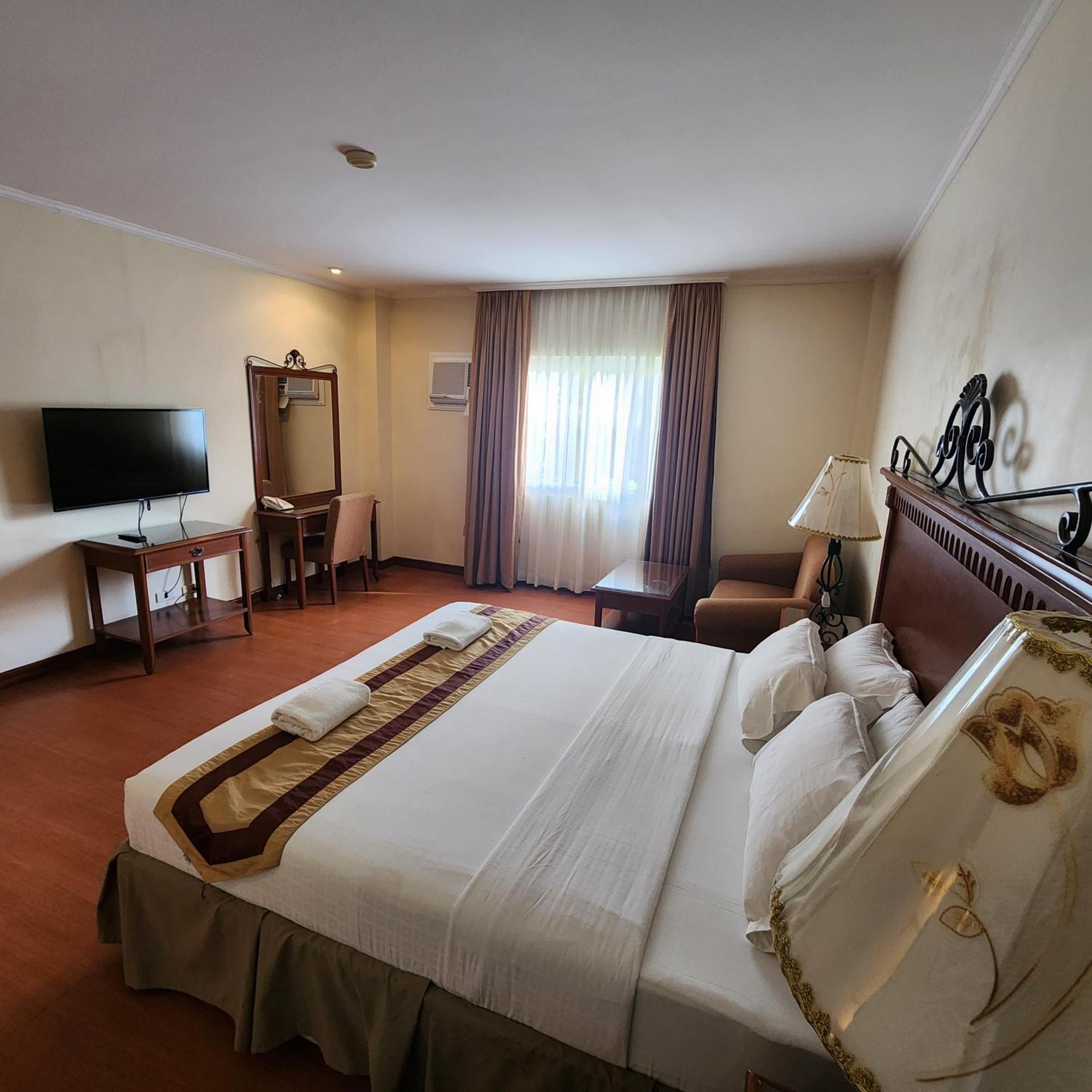 Villa Tomasa Alona Kew White Beach Resort ปางเลา ภายนอก รูปภาพ